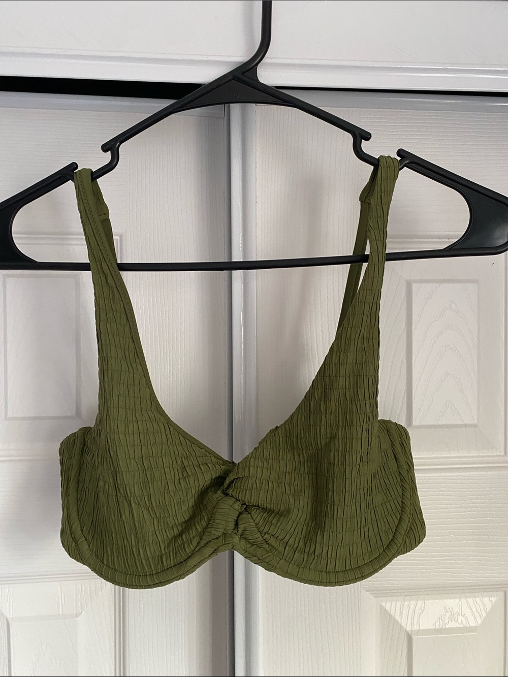 ☀️ Abercrombie & Fitch Olive Green Textured Twist Front Bikini Top Size Medium